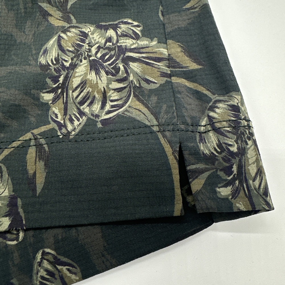 Athleta Trekkie North Printed Short Womens Size 20 Dark Floral Ripstop - Picture 2 of 10